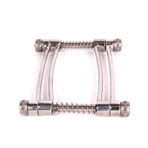 Pussy Spreader with Spring - Desireshop.nl